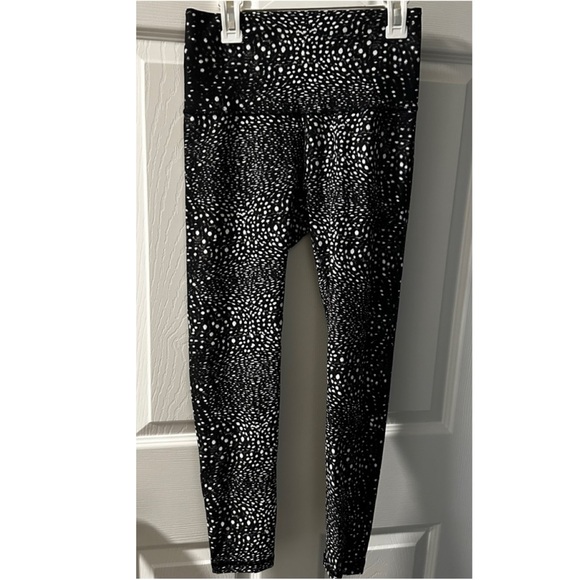 Calia high rise 7/8 Black and White Patterned Leggings - Picture 1 of 6